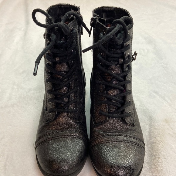 Steve Madden Combat Boot Lace up and Zipper Metallic Black Embellishments Y S3 - Picture 1 of 16